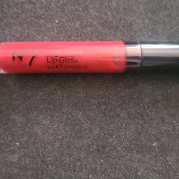 HP🔥🔥NO7 RED LIP GLOSS NEW - Picture 1 of 2